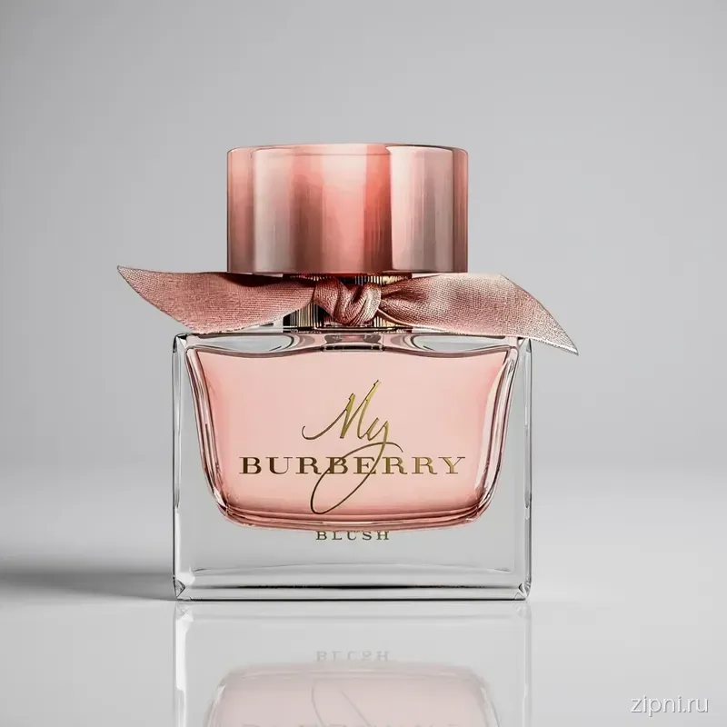 Бутылка парфюма Burberry Blush отражается в серебряной поверхности.