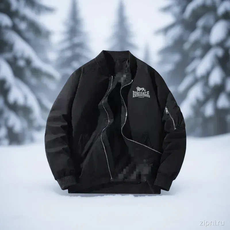 Куртка Lonsdale 260305 на модели на фоне заснеженного леса.