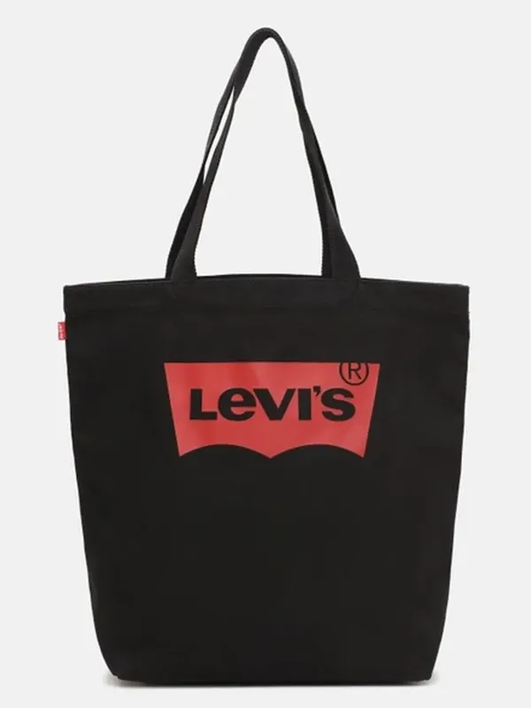 Белая сумка tote bag Levi's 260304 на однотонном фоне.