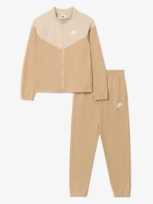 Спортивный костюм Nike Tracksuit 260305 на белом фоне.
