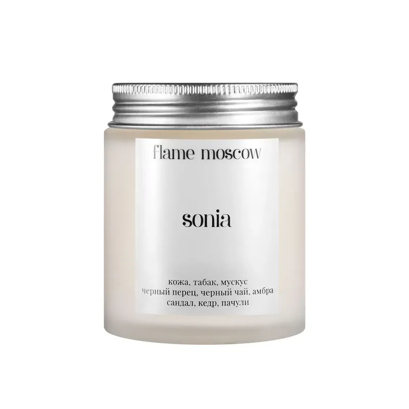 Свеча Sonia Candle на белом фоне.